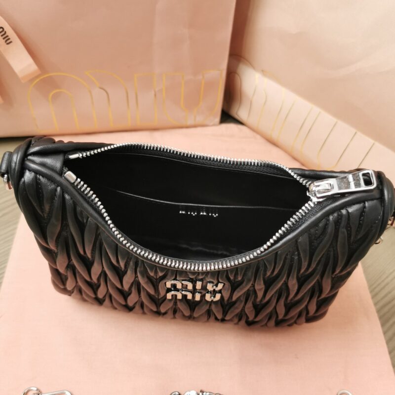 Replica Miu Miu Matelassé Crystal Black 7 Replica Miu Miu Matelassé Crystal Black - ultra-realistic fake designer tote