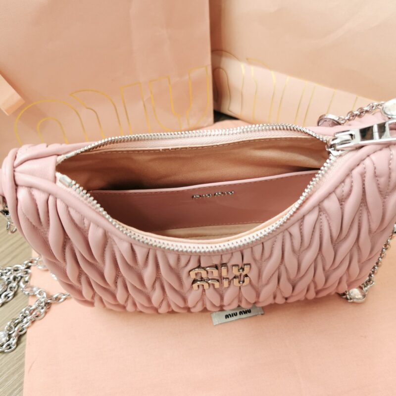 Replica Miu Miu Matelassé Crystal Pink 8 Replica Miu Miu Matelassé Crystal Pink - ultra-realistic fake designer tote