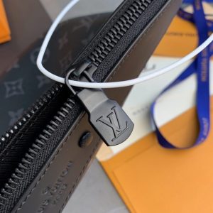 Replica Louis Vuitton To Go Pochette Black 8 Replica Louis Vuitton To Go Pochette Black - elite superclone designer purse