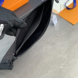 Replica Louis Vuitton To Go Pochette Black 9 Replica Louis Vuitton To Go Pochette Black - high-accuracy replica luxury purse