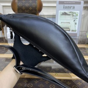 Replica Louis Vuitton Bumbag Discovery Black - ultra-realistic fake designer tote