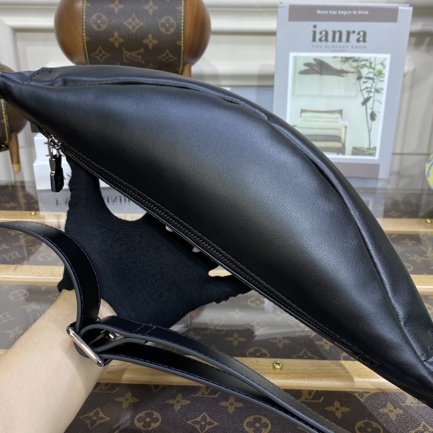 Replica Louis Vuitton Bumbag Discovery Black - ultra-realistic fake designer tote