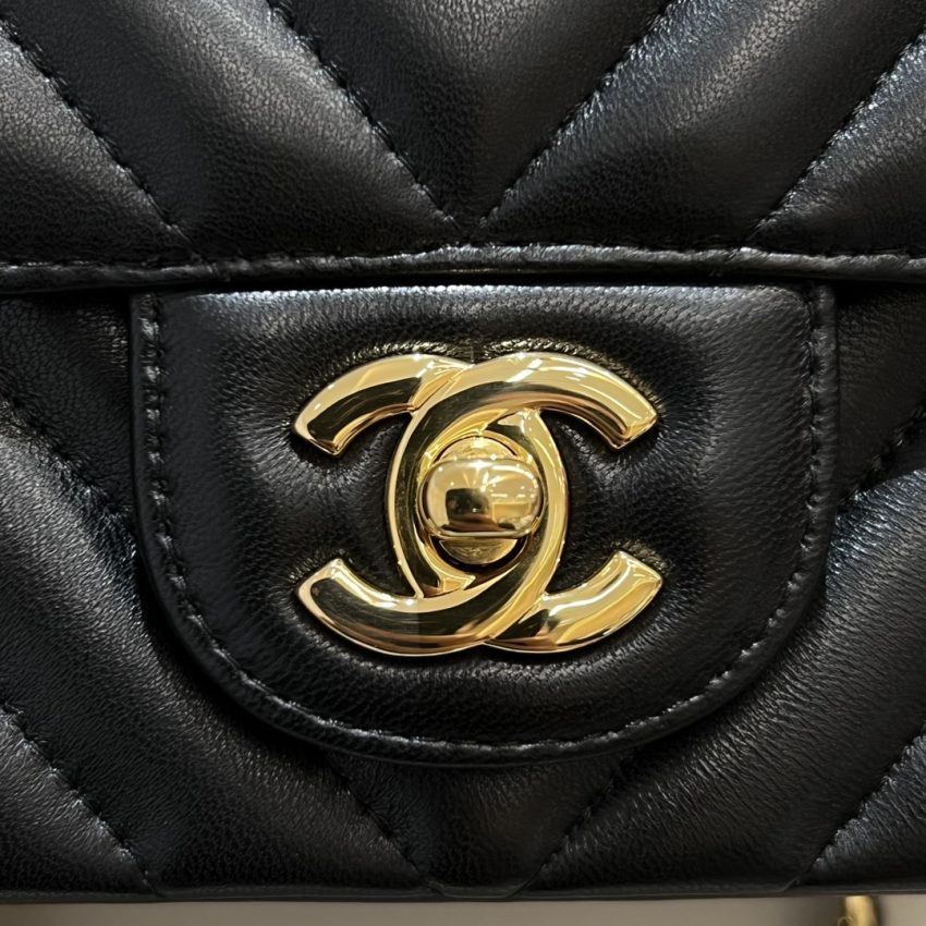 Replica CHANEL Flap V 17cm 4 Replica CHANEL Flap V 17cm - top-tier luxury replica shoulder bag