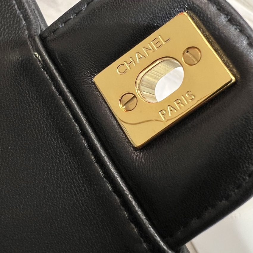 Replica CHANEL Flap V 17cm 5 Replica CHANEL Flap V 17cm - premium-grade designer purse dupe