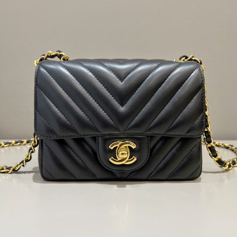 Replica CHANEL Flap V 17cm 1 Replica CHANEL Flap V 17cm - realistic designer-inspired fake bag