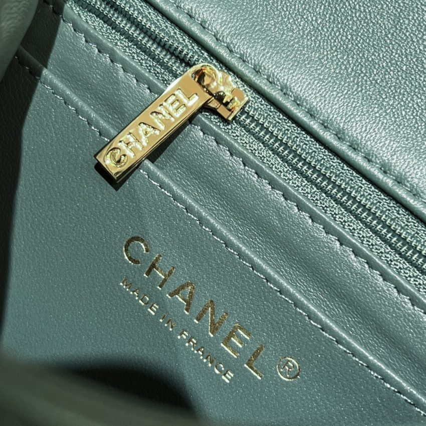 Replica CHANEL Classic Flap 17cm Green 3 Replica CHANEL Classic Flap 17cm Green - authentic-look luxury purse replica