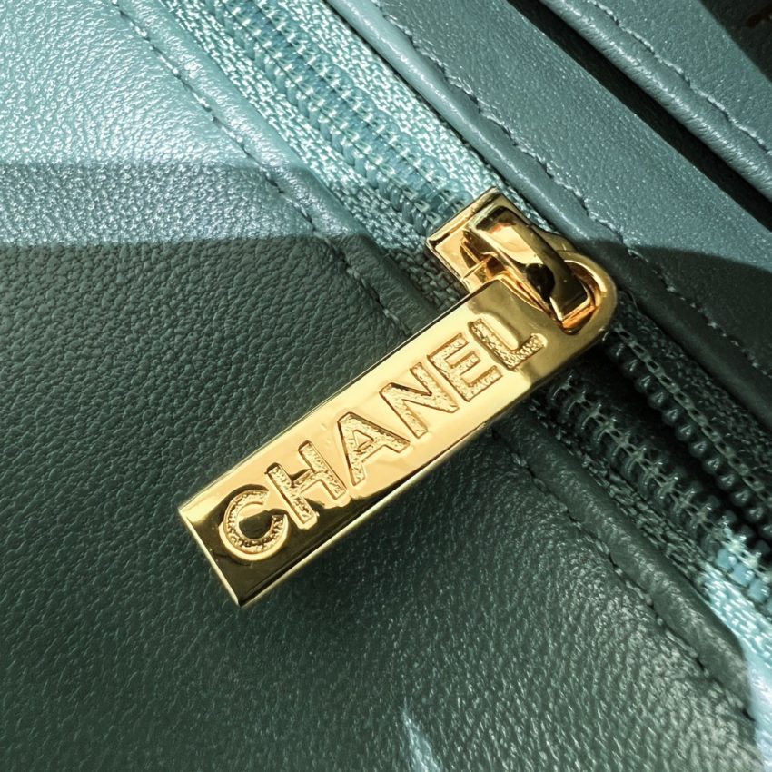 Replica CHANEL Classic Flap 17cm Green 8 Replica CHANEL Classic Flap 17cm Green - realistic designer-inspired fake bag