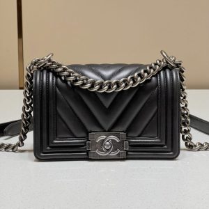 Replica CHANEL Le Boy V Black - Silver 1 Replica CHANEL Le Boy V Black - Silver - premium-grade designer purse dupe