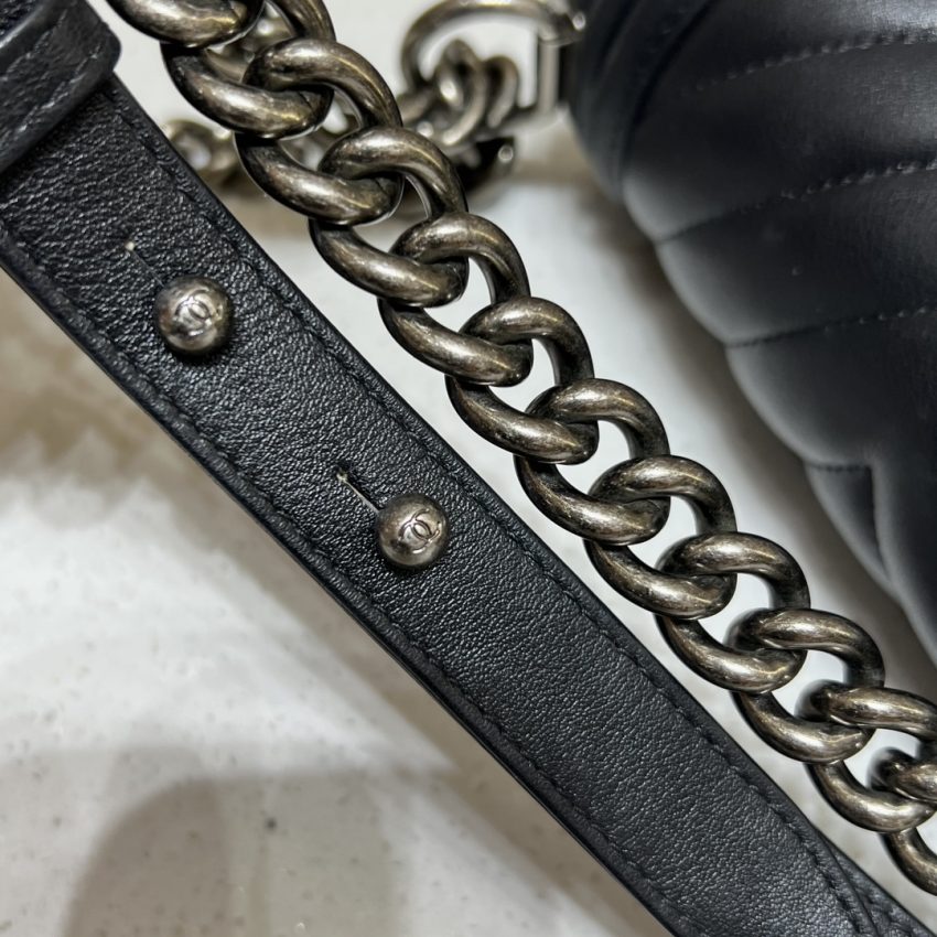 Replica CHANEL Le Boy V Black - Silver 6 Replica CHANEL Le Boy V Black - Silver - near-authentic luxury replica handbag