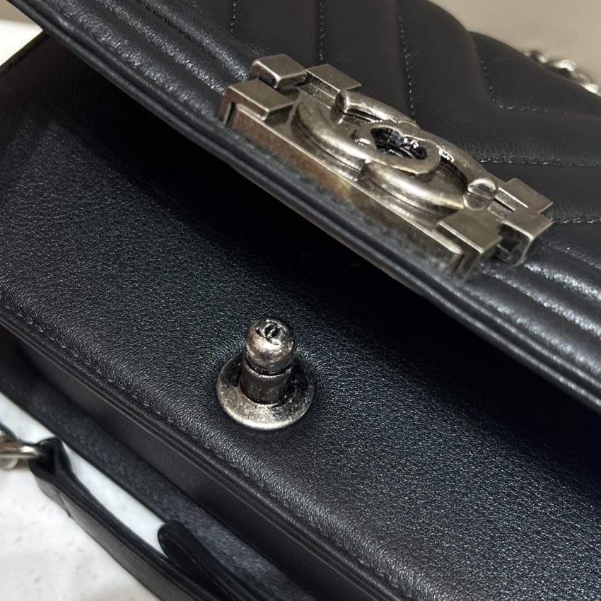 Replica CHANEL Le Boy V Black - Silver 8 Replica CHANEL Le Boy V Black - Silver - near-authentic luxury replica handbag