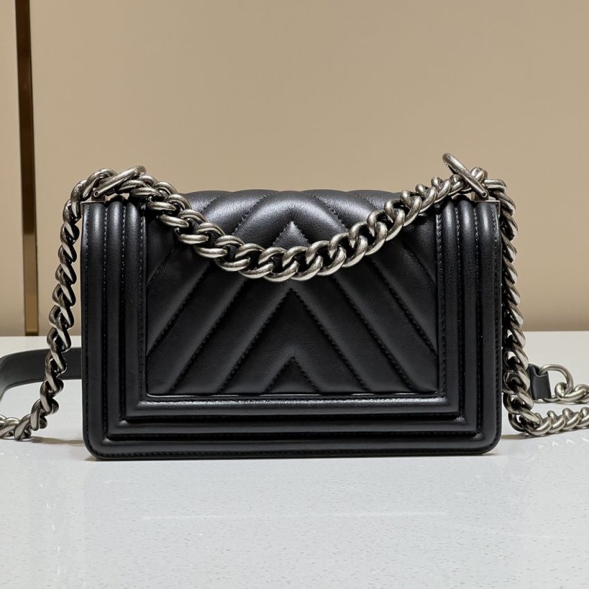 Replica CHANEL Le Boy V Black - Silver 9 Replica CHANEL Le Boy V Black - Silver - near-authentic luxury replica handbag