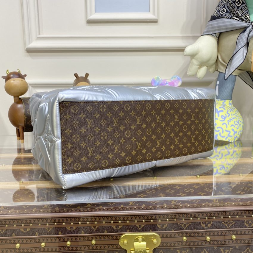 Replica LV OnTheGo Silver Soft 3 Replica LV OnTheGo Silver Soft - near-authentic luxury replica handbag