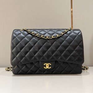 Replica CHANEL Classic Flap 33cm Maxi 1 Replica CHANEL Classic Flap 33cm Maxi - realistic designer-inspired fake bag