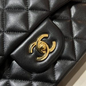 Replica CHANEL Classic Flap 33cm Maxi 3 Replica CHANEL Classic Flap 33cm Maxi - realistic designer-inspired fake bag