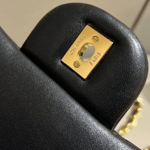 Replica CHANEL Classic Flap 33cm Maxi 7 Replica CHANEL Classic Flap 33cm Maxi - high-quality designer bag clone