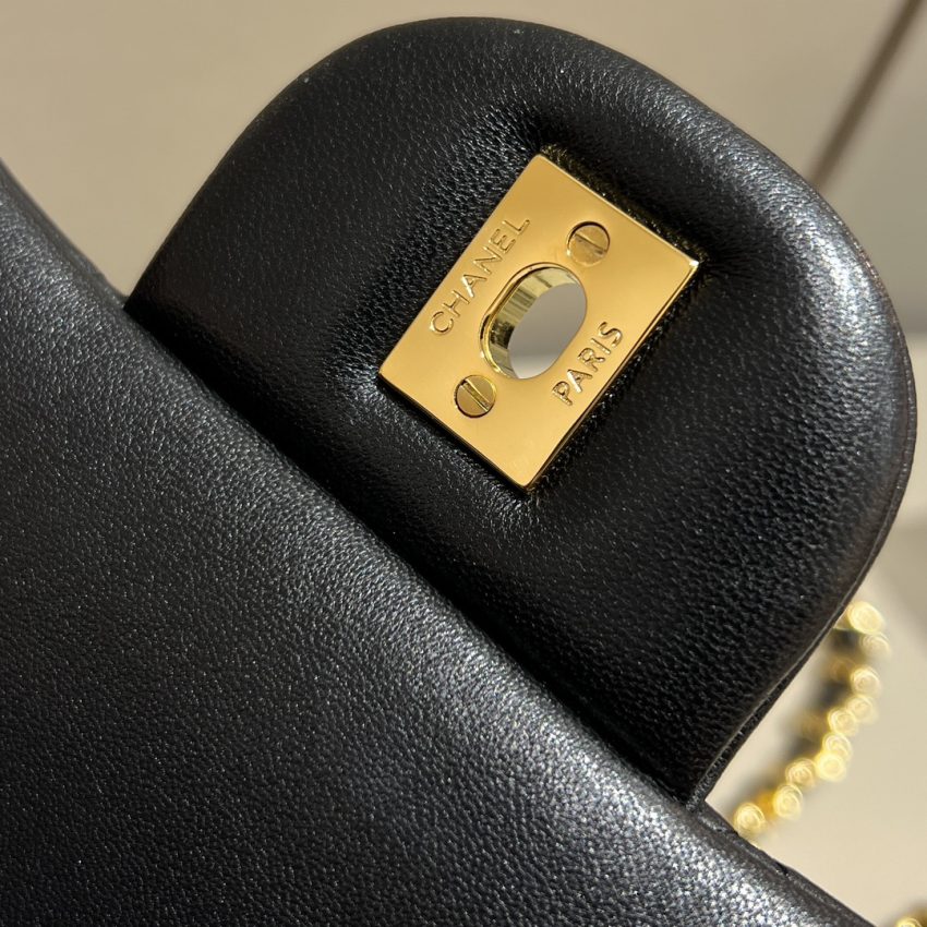 Replica CHANEL Classic Flap 33cm Maxi 7 Replica CHANEL Classic Flap 33cm Maxi - high-quality designer bag clone