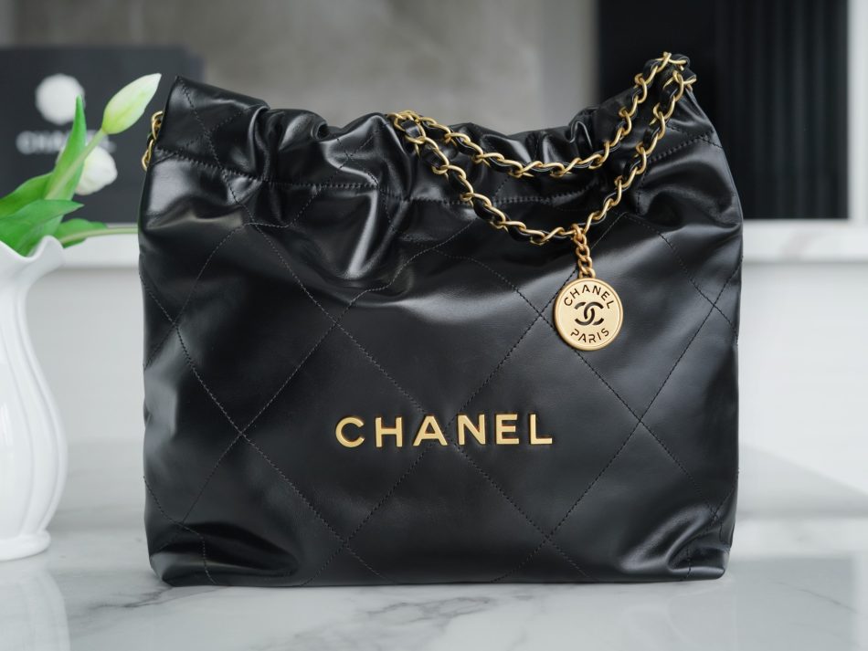 20221129_a1669699660901_1841.jpg Replica CHANEL 22 Small Handbag Black
