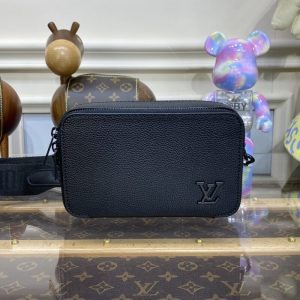 Replica Louis Vuitton Alpha Messenger Black 1 Replica Louis Vuitton Alpha Messenger Black - 1:1 designer replica handbag