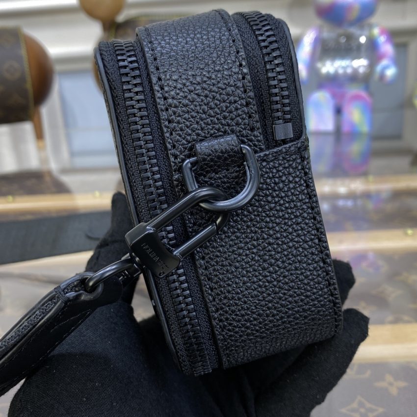Replica Louis Vuitton Alpha Messenger Black 3 Replica Louis Vuitton Alpha Messenger Black - authentic-look luxury purse replica