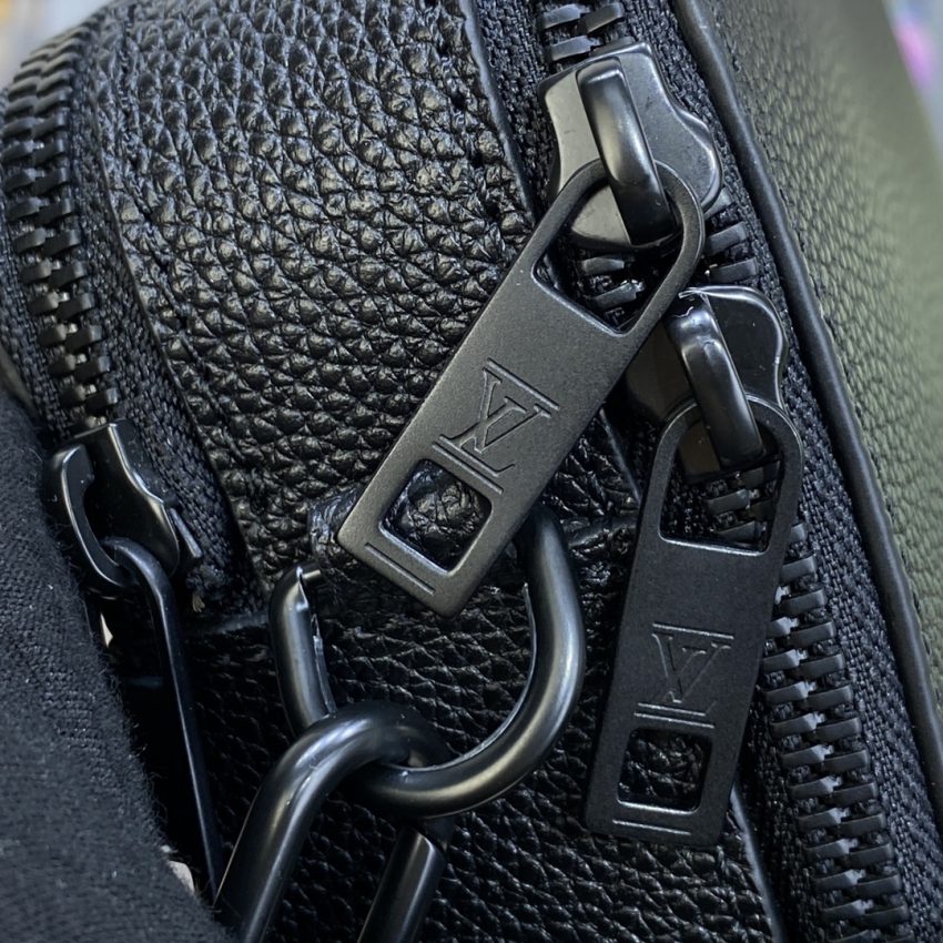 Replica Louis Vuitton Alpha Messenger Black 4 Replica Louis Vuitton Alpha Messenger Black - near-authentic luxury replica handbag