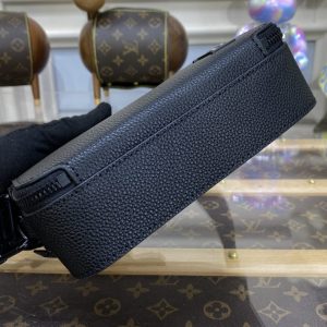 Replica Louis Vuitton Alpha Messenger Black 7 Replica Louis Vuitton Alpha Messenger Black - authentic-look luxury purse replica