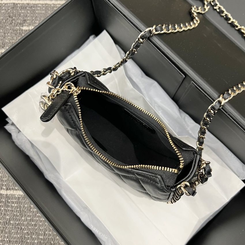 Replica CHANEL 23P Crescent Bag 5 Replica CHANEL 23P Crescent Bag - premium 1:1 fake handbag model