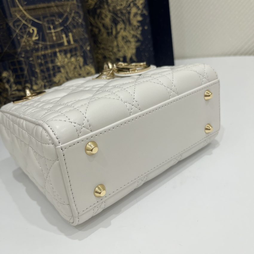 Replica Lady Dior Mini White - ultra-realistic fake designer tote