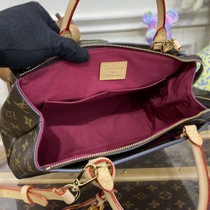 Replica Louis Vuitton Palais 9 Replica Louis Vuitton Palais - realistic designer-inspired fake bag