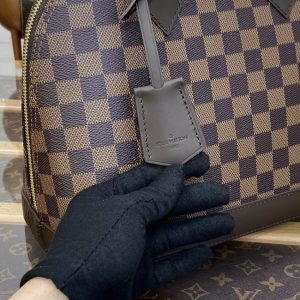 Replica Louis Vuitton Alma PM 4 Replica Louis Vuitton Alma PM - realistic designer-inspired fake bag