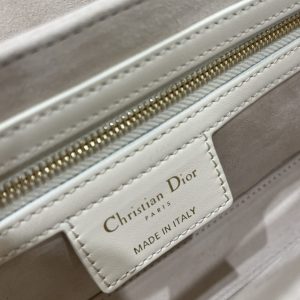 Replica Dior 30 Montaigne Avenue Bag White 4 Replica Dior 30 Montaigne Avenue Bag White - authentic-look luxury purse replica