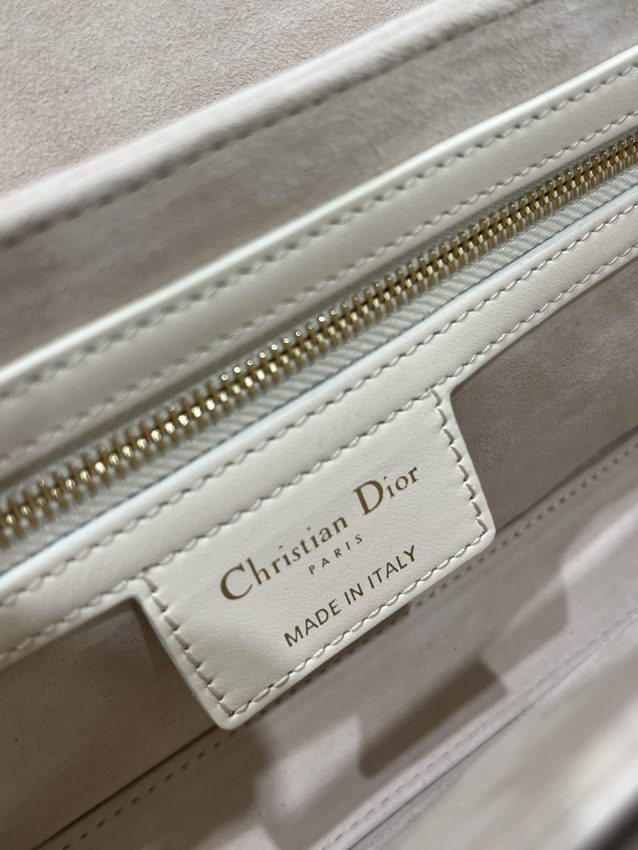 Replica Dior 30 Montaigne Avenue Bag White 4 Replica Dior 30 Montaigne Avenue Bag White - authentic-look luxury purse replica