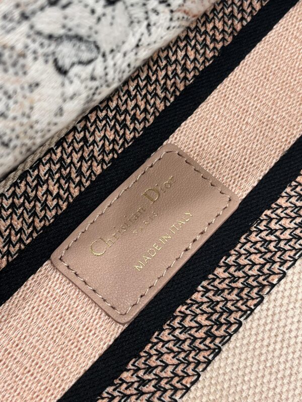 Replica Lady Dior D-Lite Flower 3 Replica Lady Dior D-Lite Flower - top-rated replica designer bag