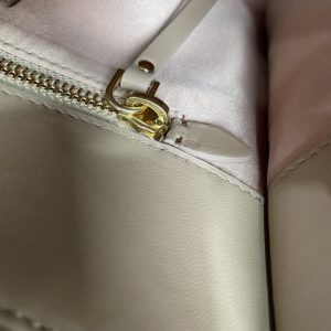 Replica Miu Miu Matelassé Tote Beige 2 Replica Miu Miu Matelassé Tote Beige - near-authentic luxury replica handbag
