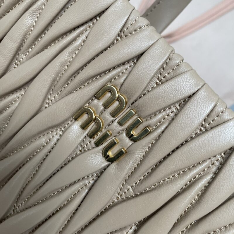 Replica Miu Miu Matelassé Tote Beige 5 Replica Miu Miu Matelassé Tote Beige - ultra-realistic fake designer tote