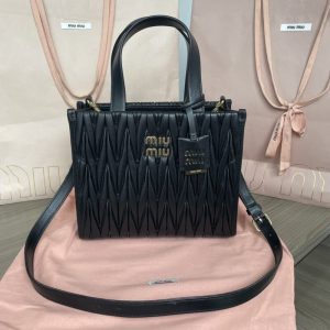 Replica Miu Miu Matelassé Tote Black 1 Replica Miu Miu Matelassé Tote Black - top-tier luxury replica shoulder bag