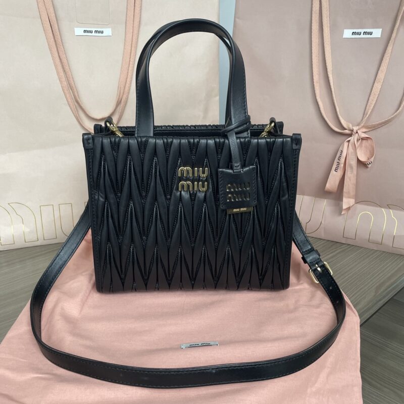 Replica Miu Miu Matelassé Tote Black 1 Replica Miu Miu Matelassé Tote Black - top-tier luxury replica shoulder bag