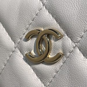 Replica CHANEL 23c Pouch White 6 Replica CHANEL 23c Pouch White - top-tier luxury replica shoulder bag
