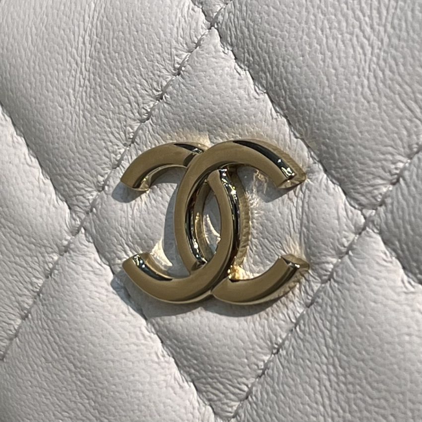Replica CHANEL 23c Pouch White 6 Replica CHANEL 23c Pouch White - top-tier luxury replica shoulder bag
