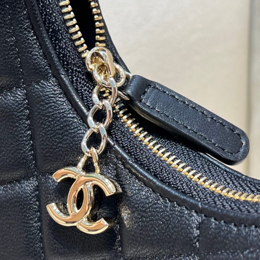 Replica CHANEL 23P Chain Around Crescent Hobo 4 Replica CHANEL 23P Chain Around Crescent Hobo - high-quality designer bag clone