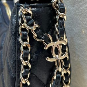 Replica CHANEL 23P Chain Around Crescent Hobo 5 Replica CHANEL 23P Chain Around Crescent Hobo - high-end fake designer purse