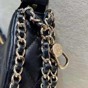 Replica CHANEL 23P Chain Around Crescent Hobo 6 Replica CHANEL 23P Chain Around Crescent Hobo - best-selling designer handbag dupe
