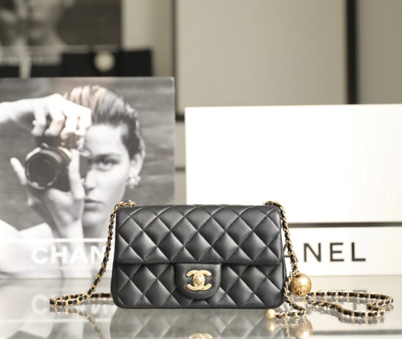 Replica CHANEL CF 17cm Golden Ball Black 1 Replica CHANEL CF 17cm Golden Ball Black - realistic designer-inspired fake bag