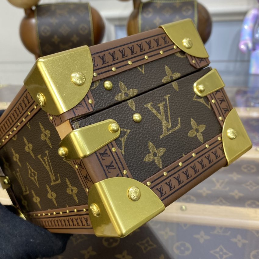 Replica Louis Vuitton Coffret Trésor 24 Red 3 Replica Louis Vuitton Coffret Trésor 24 Red - authentic-look luxury purse replica