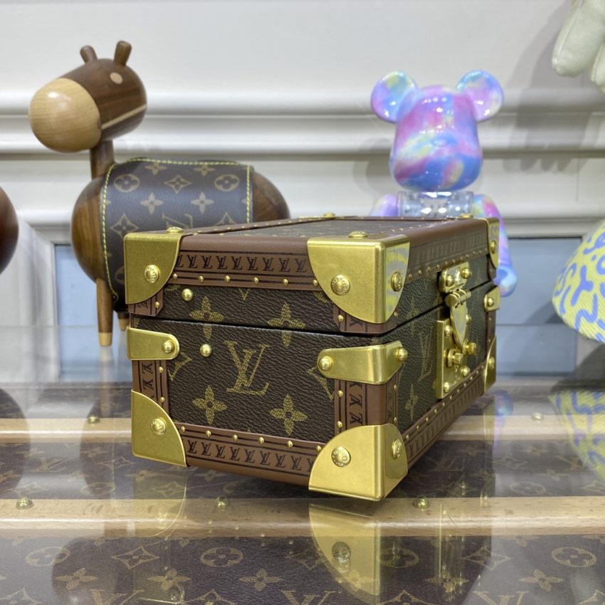 Replica Louis Vuitton Coffret Trésor 24 Red 7 Replica Louis Vuitton Coffret Trésor 24 Red - high-quality designer bag clone