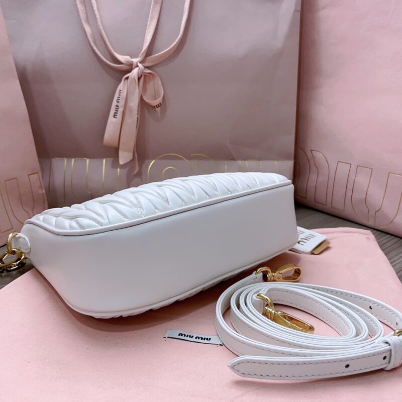 Replica Miu Miu Matelassé White 4 Replica Miu Miu Matelassé White - ultra-realistic fake designer tote