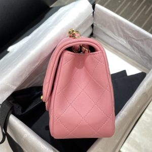 Replica CHANEL Classic Flap 17cm Pink 4 Replica CHANEL Classic Flap 17cm Pink - realistic designer-inspired fake bag