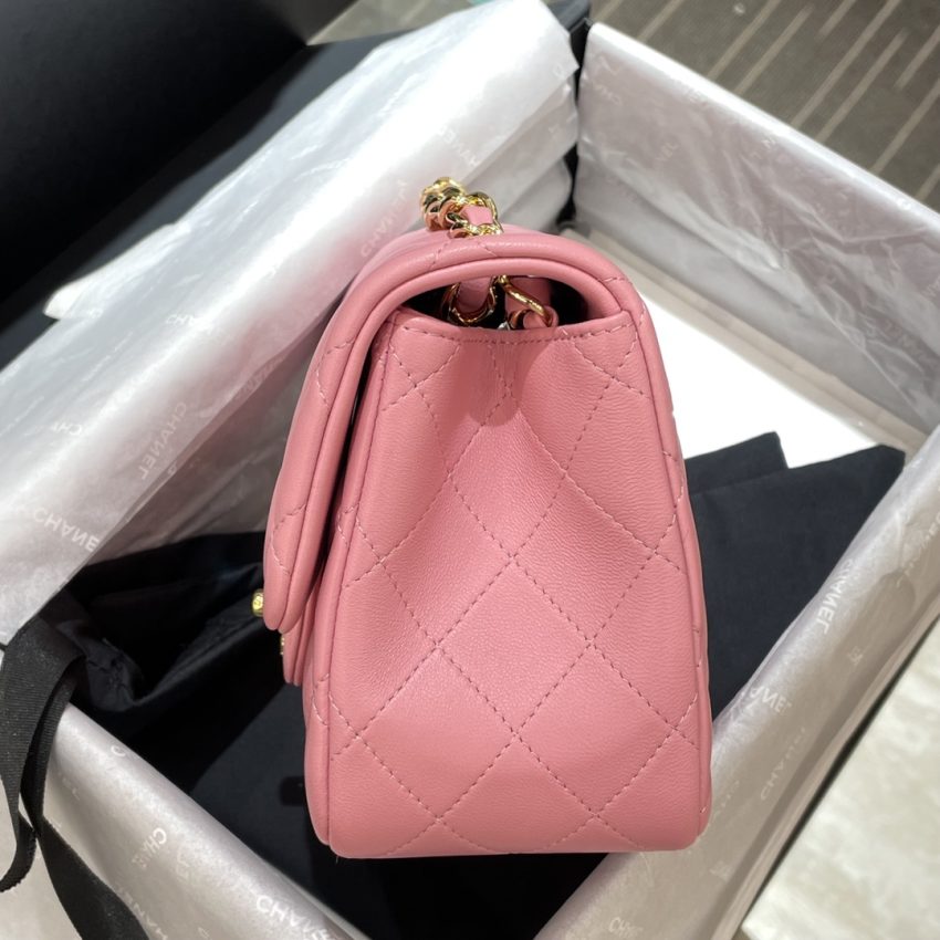 Replica CHANEL Classic Flap 17cm Pink 4 Replica CHANEL Classic Flap 17cm Pink - realistic designer-inspired fake bag