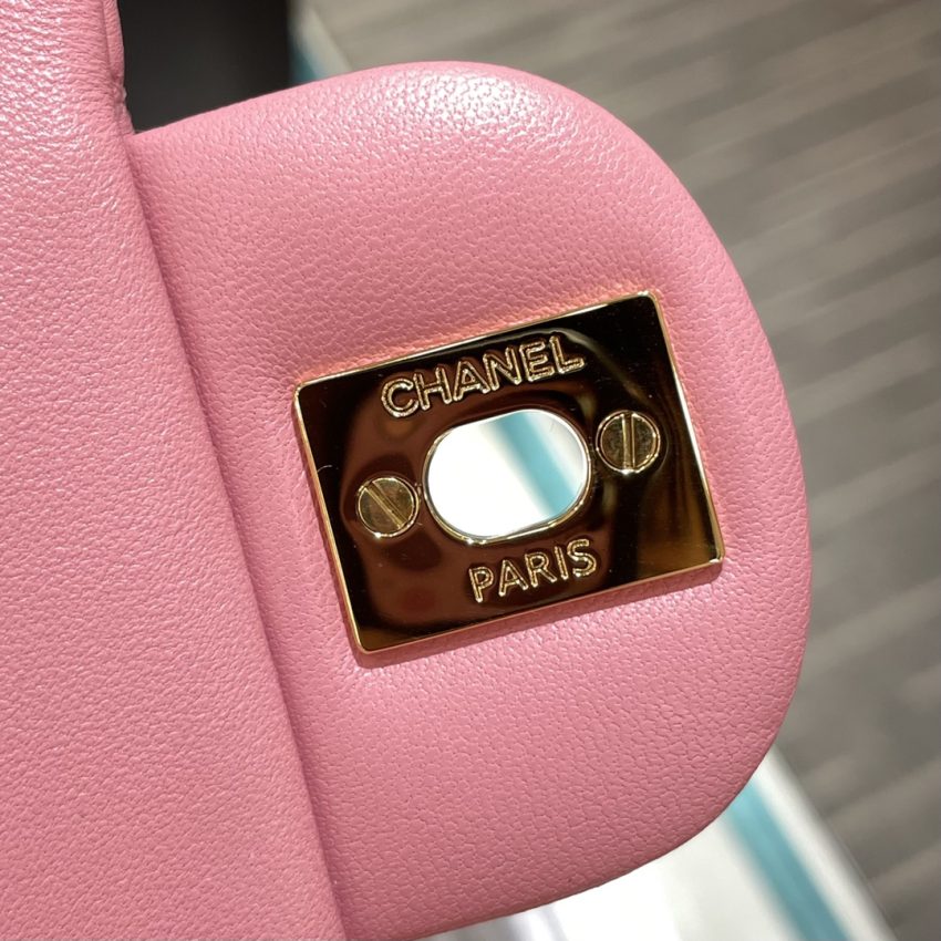 Replica CHANEL Classic Flap 17cm Pink 7 Replica CHANEL Classic Flap 17cm Pink - realistic designer-inspired fake bag