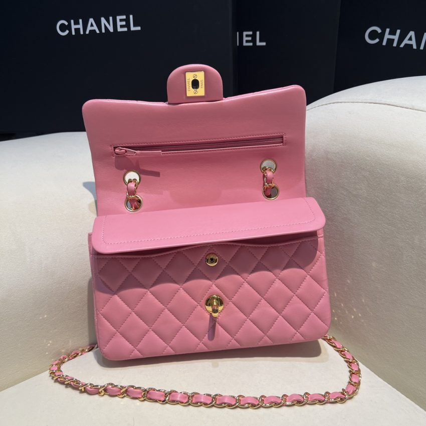 Replica CHANEL Classic Flap 23cm Pink 2 Replica CHANEL Classic Flap 23cm Pink - realistic designer-inspired fake bag