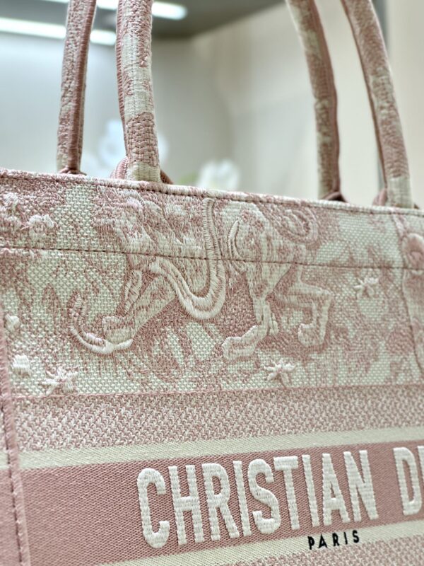 Replica Dior Tote Book Pink Tiger 3 Replica Dior Tote Book Pink Tiger - realistic designer-inspired fake bag